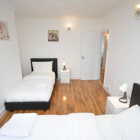 4 Bedroom House In East London Exterior photo